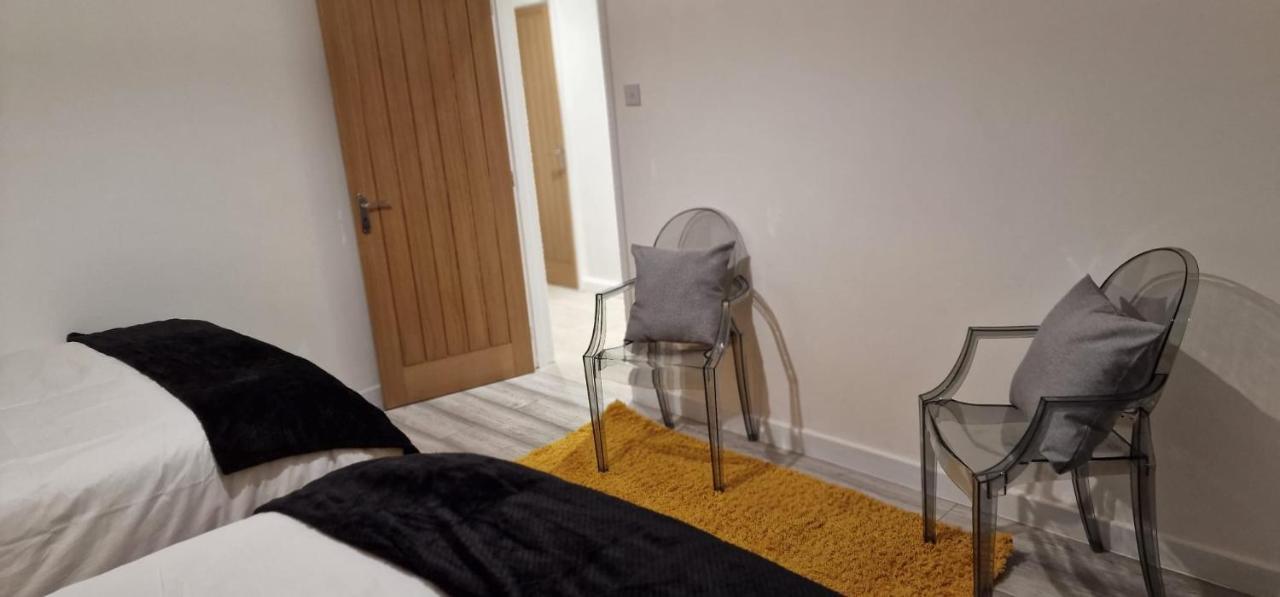 Shm Stays Leicester. Newly Renovated!! 15 Min Drive From City Centre, University. 9 Min Drive To Leicester City Stadium, 5 Min Drive To M1 & M69. 2 Min Walk To Bus Stop. Екстериор снимка