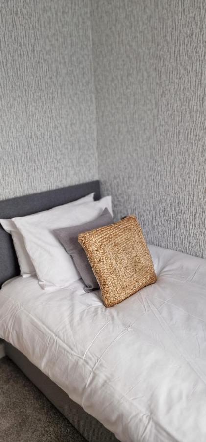 Shm Stays Leicester. Newly Renovated!! 15 Min Drive From City Centre, University. 9 Min Drive To Leicester City Stadium, 5 Min Drive To M1 & M69. 2 Min Walk To Bus Stop. Екстериор снимка
