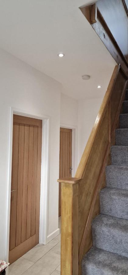 Shm Stays Leicester. Newly Renovated!! 15 Min Drive From City Centre, University. 9 Min Drive To Leicester City Stadium, 5 Min Drive To M1 & M69. 2 Min Walk To Bus Stop. Екстериор снимка