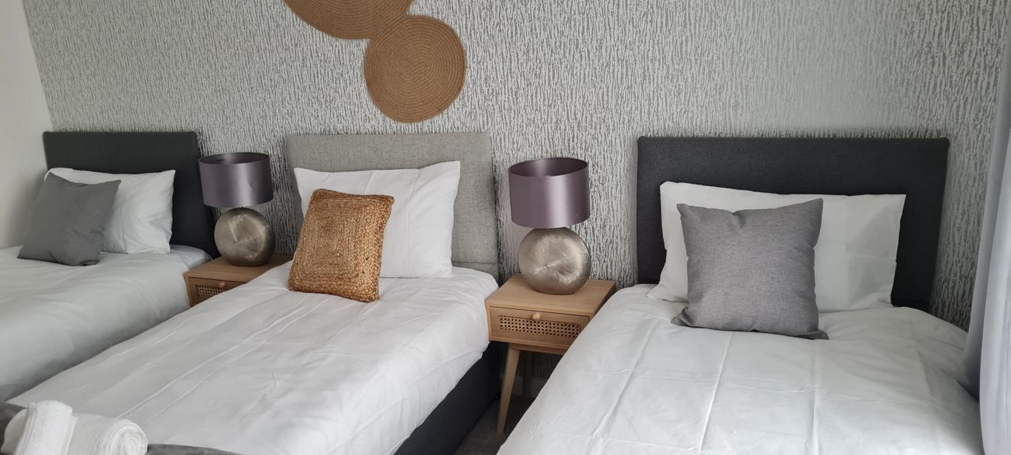 Shm Stays Leicester. Newly Renovated!! 15 Min Drive From City Centre, University. 9 Min Drive To Leicester City Stadium, 5 Min Drive To M1 & M69. 2 Min Walk To Bus Stop. Екстериор снимка